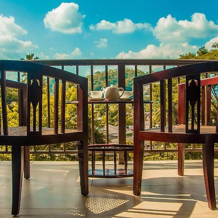Aronka Homestay Kandy Bagian luar foto