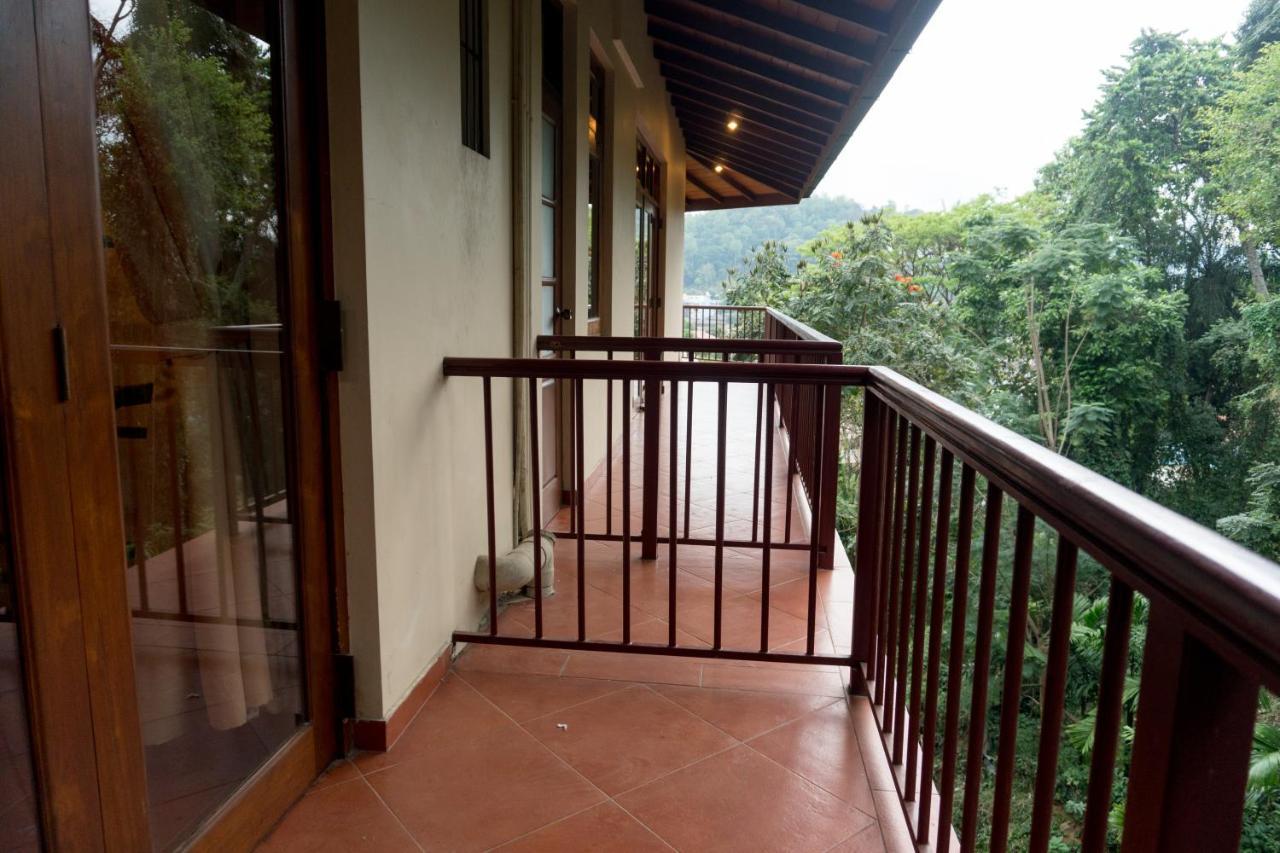 Aronka Homestay Kandy Bagian luar foto