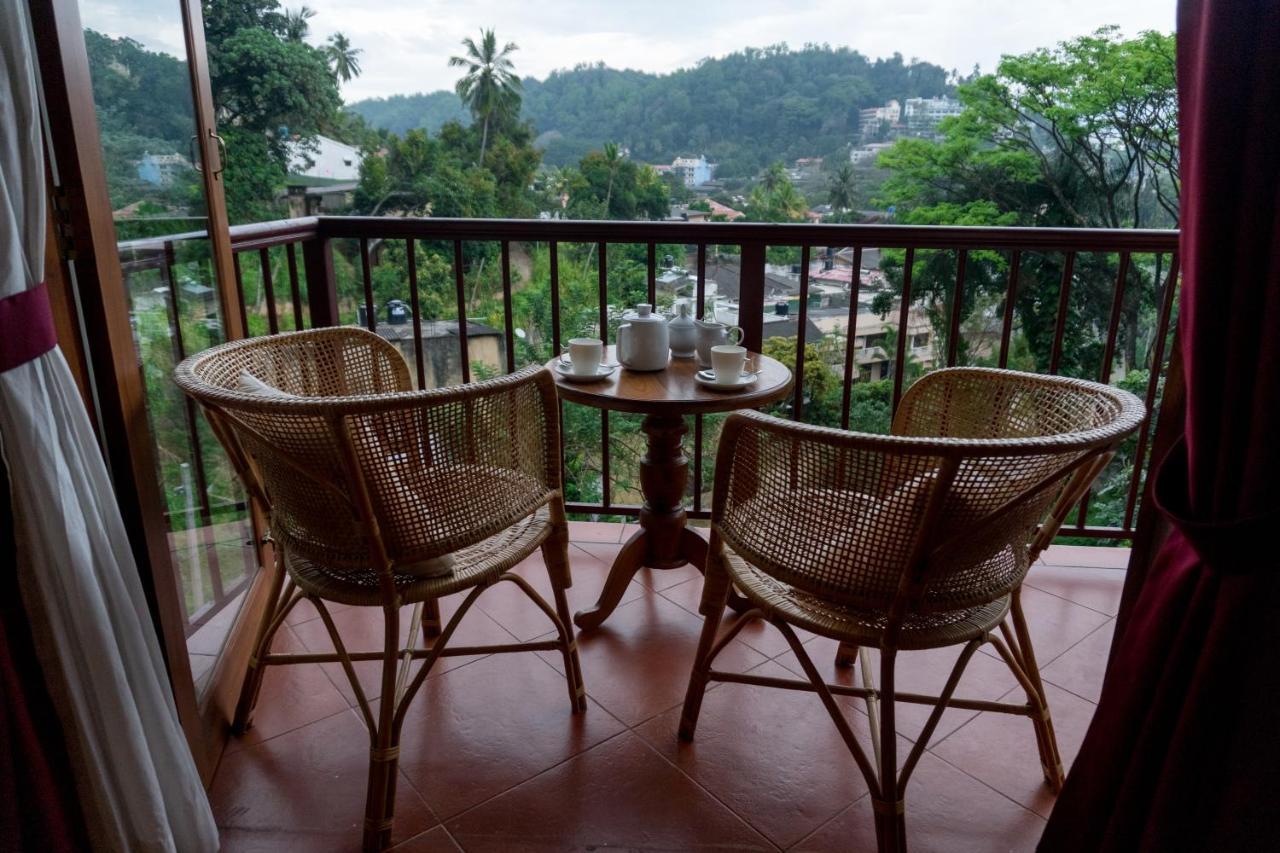 Aronka Homestay Kandy Bagian luar foto