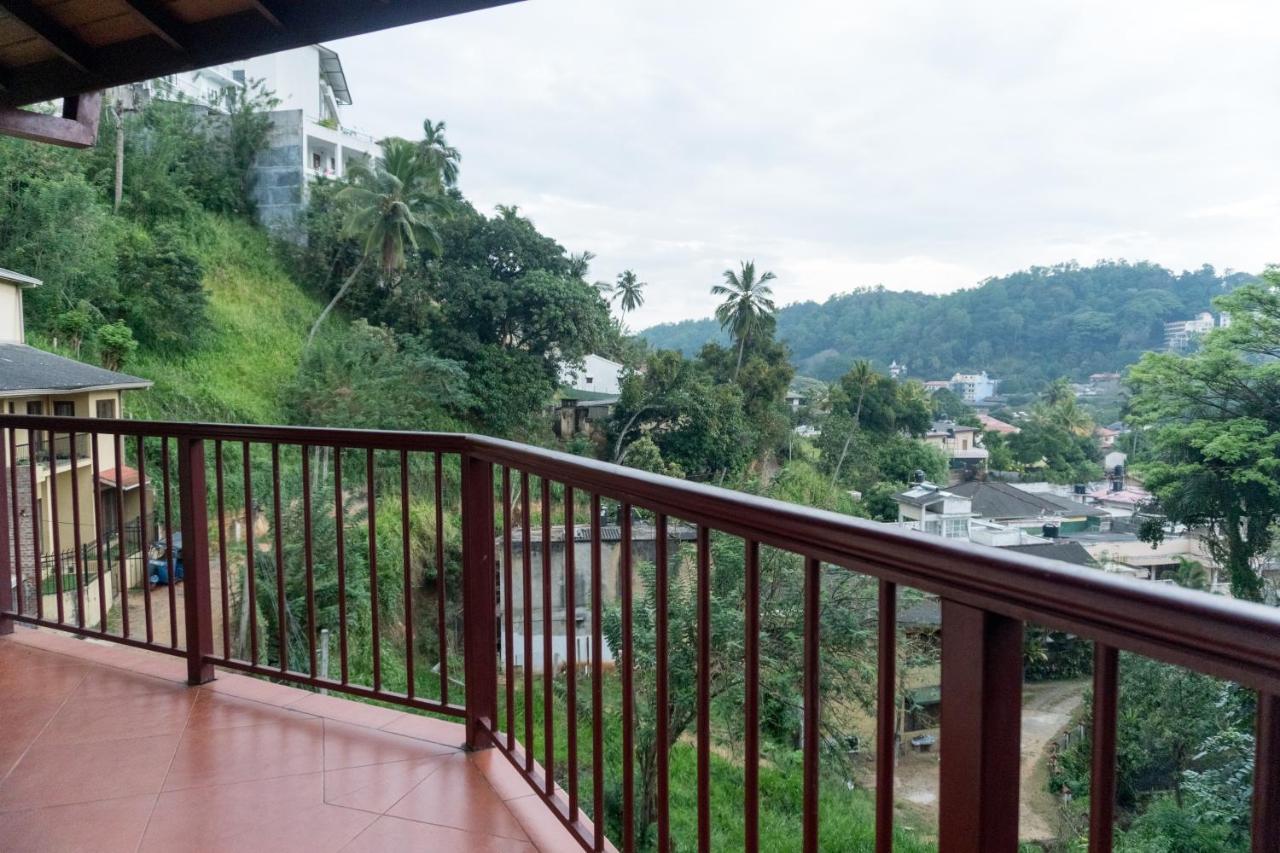 Aronka Homestay Kandy Bagian luar foto